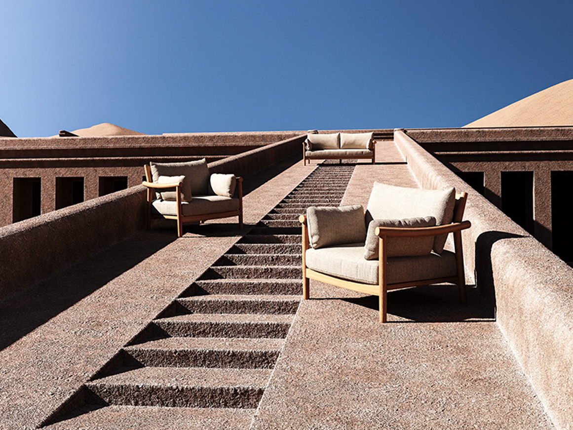 Isabella lounge chair